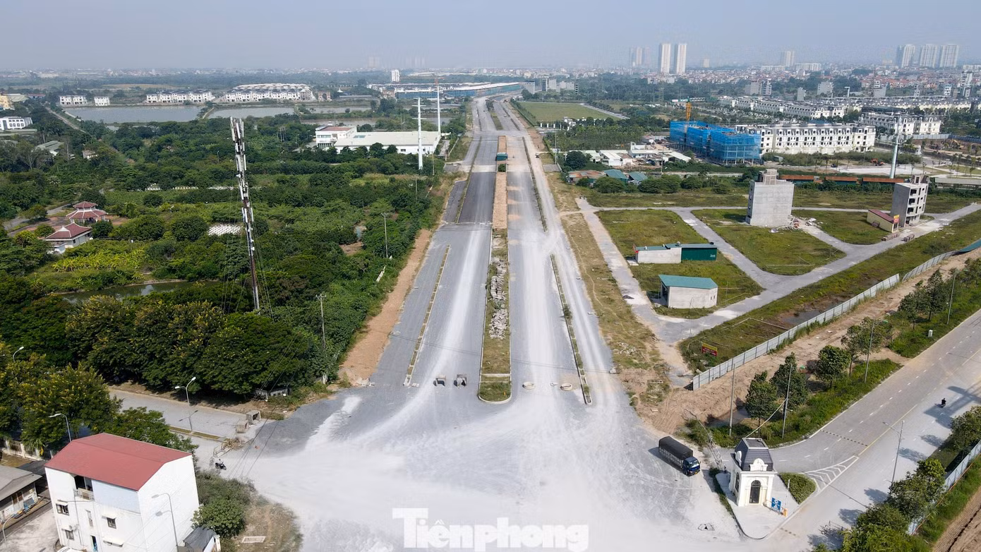 Tuyến đường có chiều dài 5,6km, tốc độ thiết kế 80km/h, quy mô mặt cắt ngang 60m. Giai đoạn 1 của dự án (hơn 360 tỷ đồng) được khởi công xây dựng từ tháng 10/2017 đã cơ bản hoàn thành.