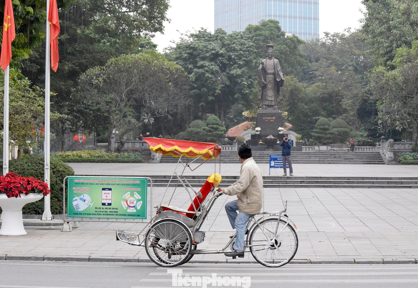 Khu vực tượng đài Lý Thái Tổ.