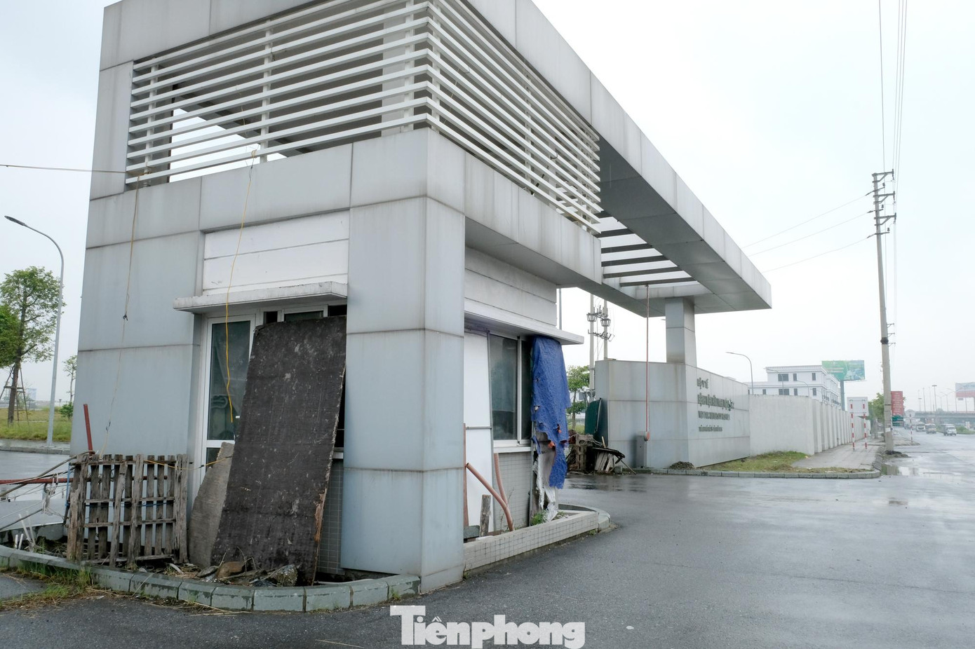 Cơ sở 2 của cả 2 bệnh viện nằm cạnh tuyến đường cao tốc Bắc - Nam, thuận lợi trong việc tiếp nhận cấp cứu bệnh nhân. Mục tiêu phục vụ nhu cầu khám chữa bệnh của người dân các tỉnh Bắc Trung Bộ và một số tỉnh đồng bằng sông Hồng. Mục đích nhằm giảm quá tải các bệnh viện tuyến trên khi đó đang trở nên cấp bách hơn bao giờ hết, tuy nhiên sau 8 năm khởi công xây dựng hiện cả hai bệnh viện này đều đang trong tình trạng 'bỏ hoang'.