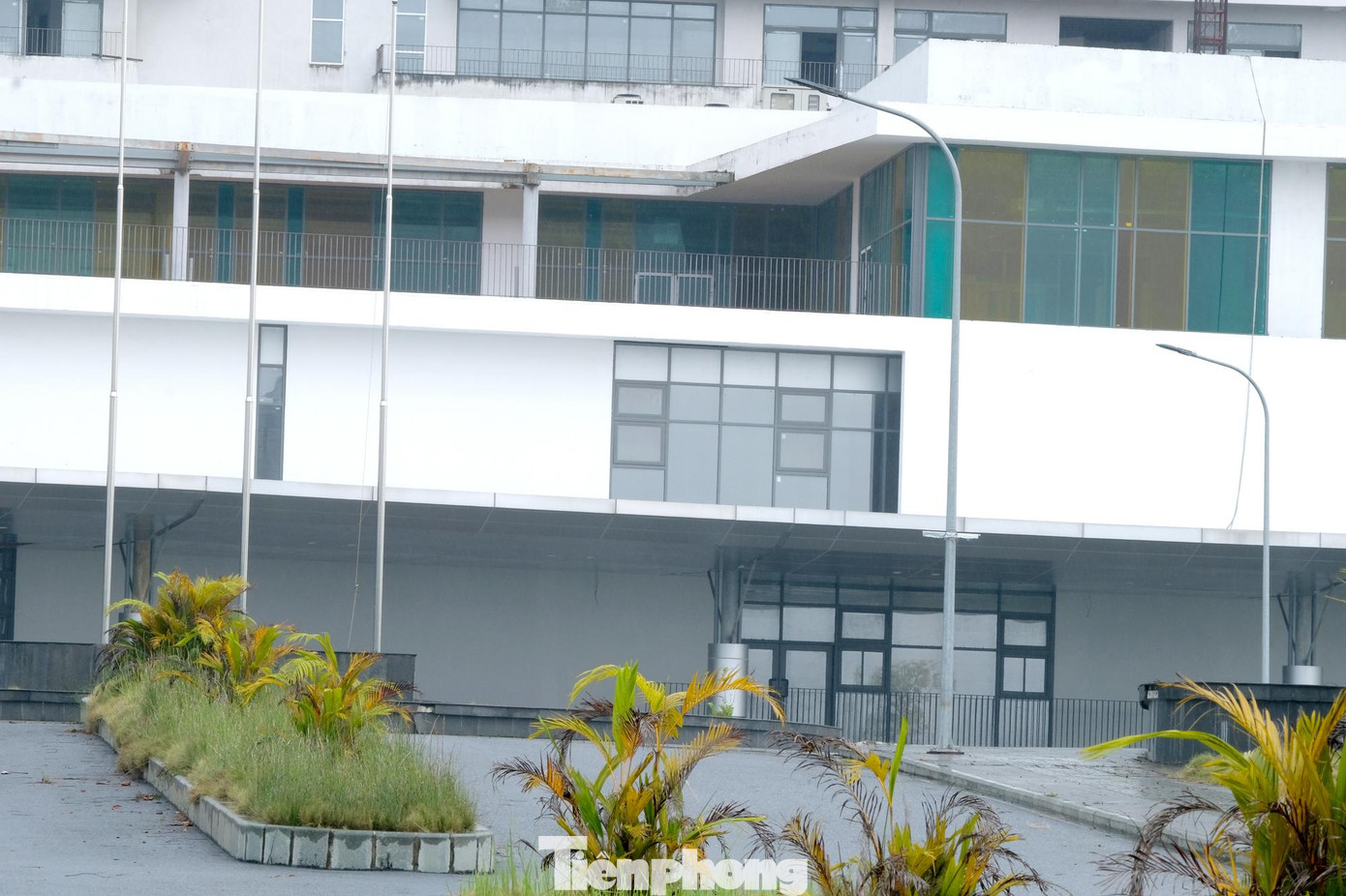 Cơ sở 2 của Bệnh viện Hữu nghị Việt Đức được xây dựng có quy mô bệnh viện 1.000 giường, tổng 117.714m2 sàn nhưng hiện tại vẫn chưa được đưa vào sử dụng.