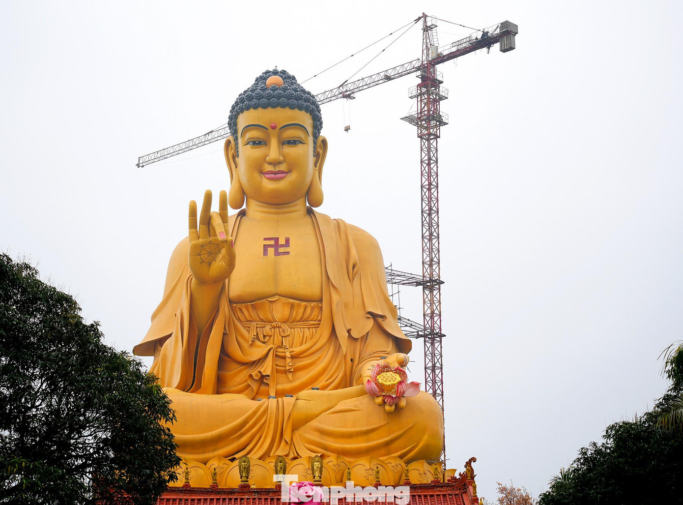 Chùa Khai Nguyên (hay còn được gọi là Cổ Liêu Tự) trụ tại xã Sơn Đông, thị xã Sơn Tây, Hà Nội. Theo lịch sử bia ký, ngôi chùa này được xây dựng từ nửa đầu thế kỷ 16. Qua nhiều thế kỷ không có trụ trì chăm nom, ngôi chùa xuống cấp, phần lớn đất chùa được cắt cho nhân dân canh tác. Tới năm 1990, chùa Khai Nguyên xuống cấp trầm trọng và gần như trở thành phế tích.