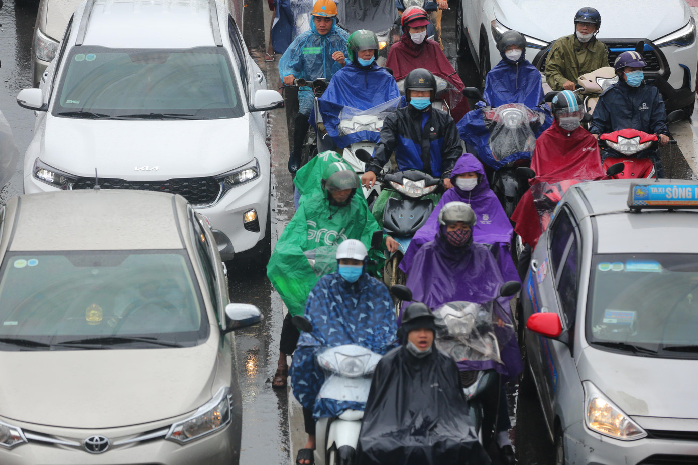 Theo dự báo, nhiệt độ tại Bắc Bộ giảm sâu do tác động của mưa rào và dông có thể kéo dài từ ngày hôm nay đến ngày 11-12/6.