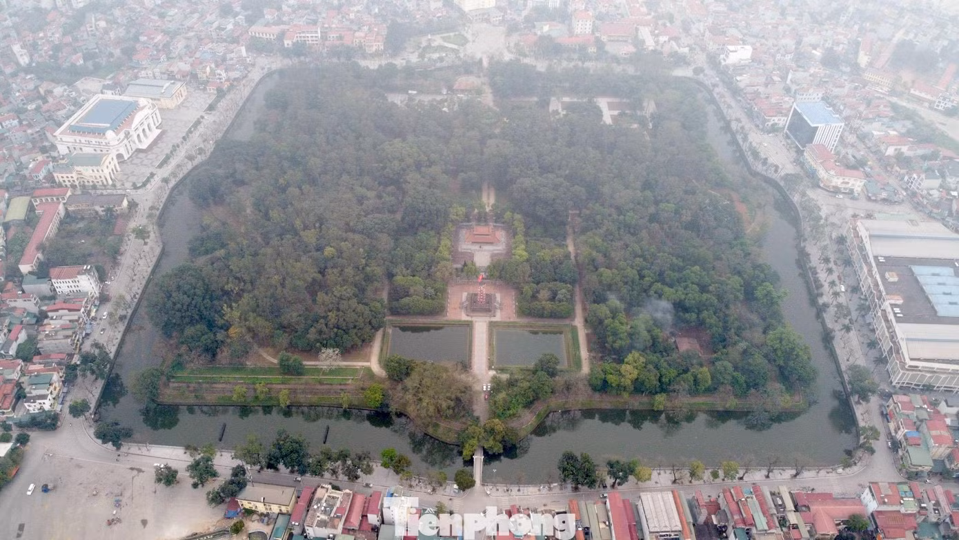 Toàn cảnh tuyến phố đi bộ quanh Thành cổ Sơn Tây.