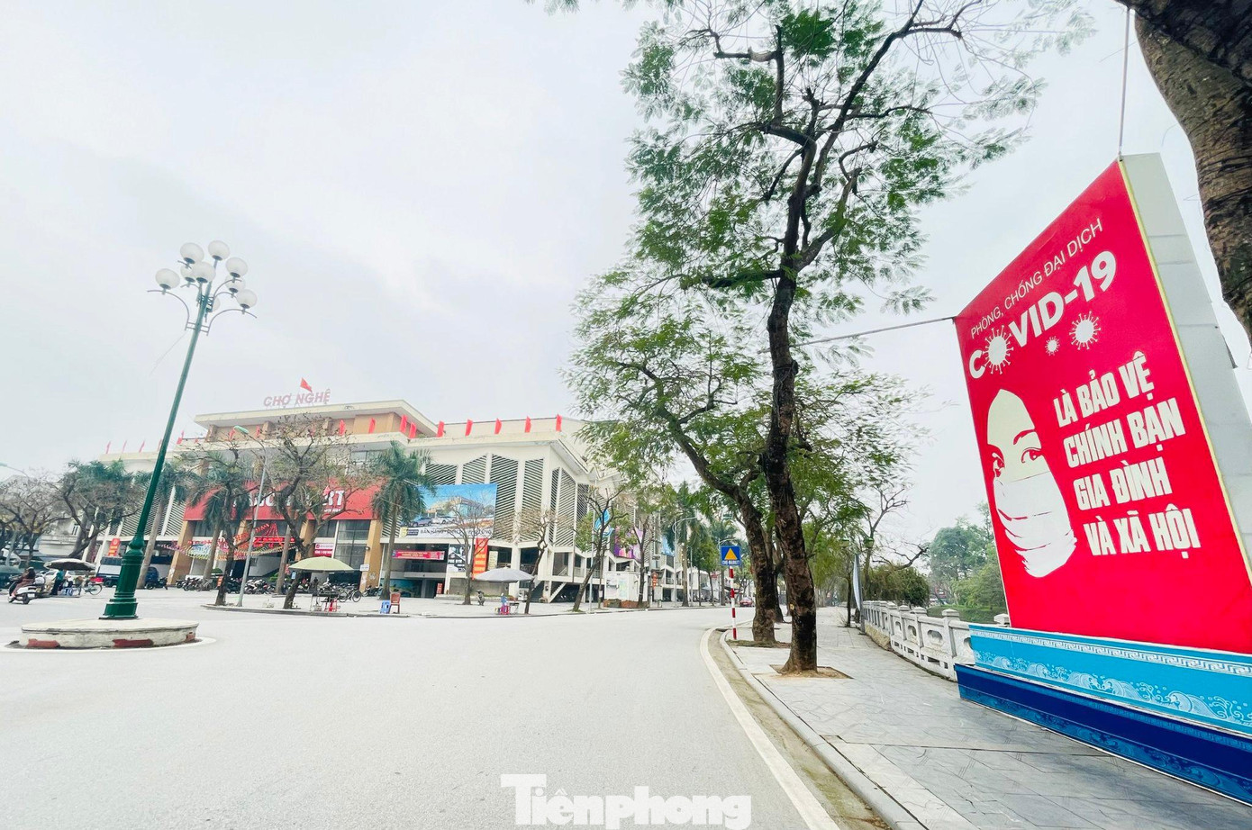 Hiện nay, các công tác chuẩn bị đang được khẩn trương hoàn thành để có thể đưa phố đi bộ quanh Thành cổ Sơn Tây vào hoạt động dịp lễ 30/4 và 1/5 sắp tới. Hiện nay, các công tác chuẩn bị đang được khẩn trương hoàn thành để có thể đưa phố đi bộ quanh Thành cổ Sơn Tây vào hoạt động dịp lễ 30/4 và 1/5 sắp tới.