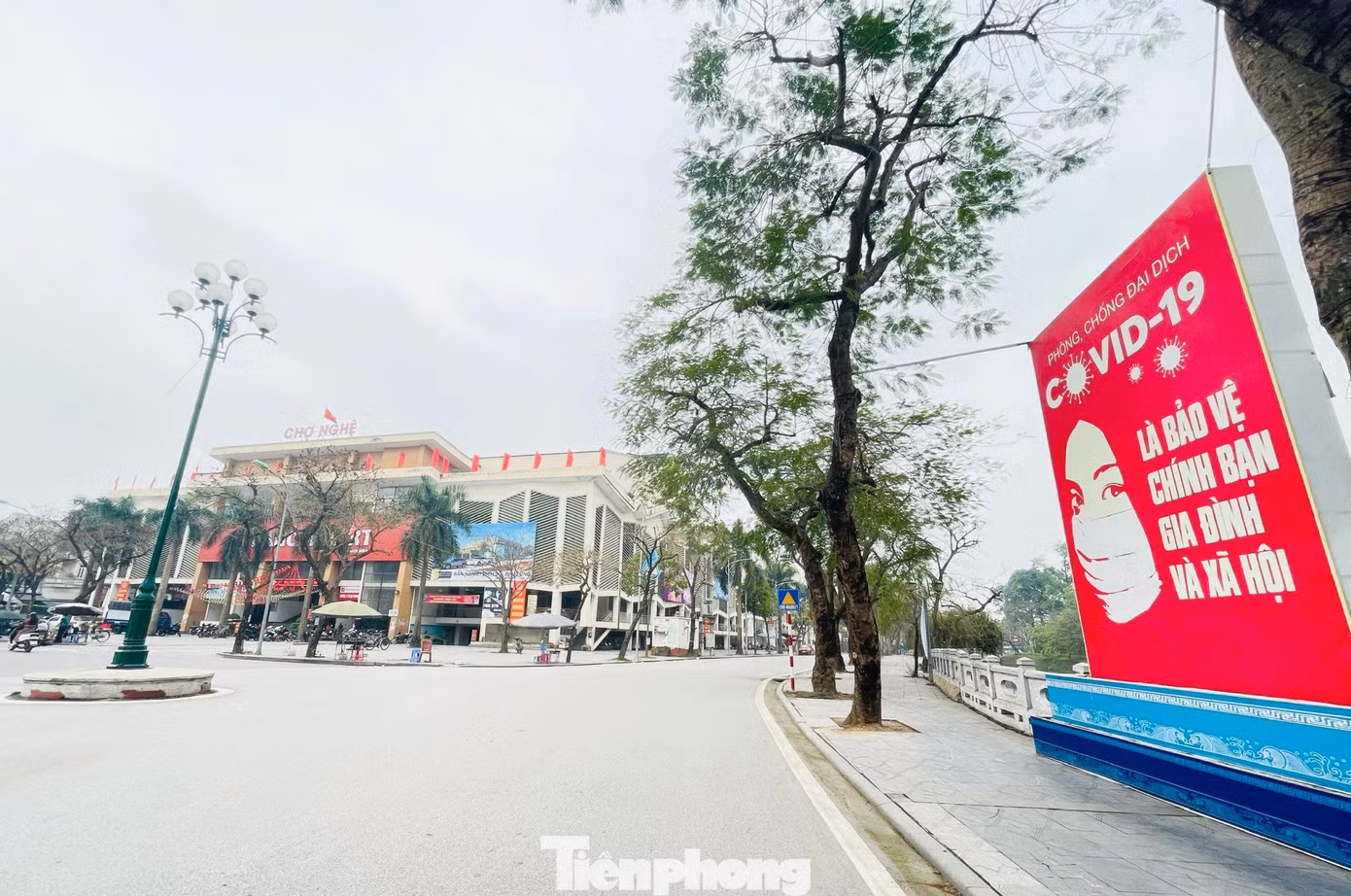 Hiện nay, các công tác chuẩn bị đang được khẩn trương hoàn thành để có thể đưa phố đi bộ quanh Thành cổ Sơn Tây vào hoạt động dịp lễ 30/4 và 1/5 sắp tới.
