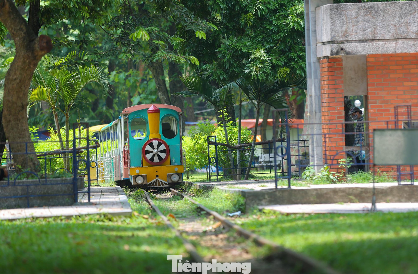 Theo kế hoạch cơ quan chức năng sẽ ưu tiên thực hiện cải tạo, nâng cấp đồng bộ các khu vực chính và khu vực xuống cấp, tạo điểm nhấn kiến trúc, cảnh quan, tăng cường bổ sung hệ thống chiếu sáng, ghế ngồi, nhà vệ sinh, cây cảnh...