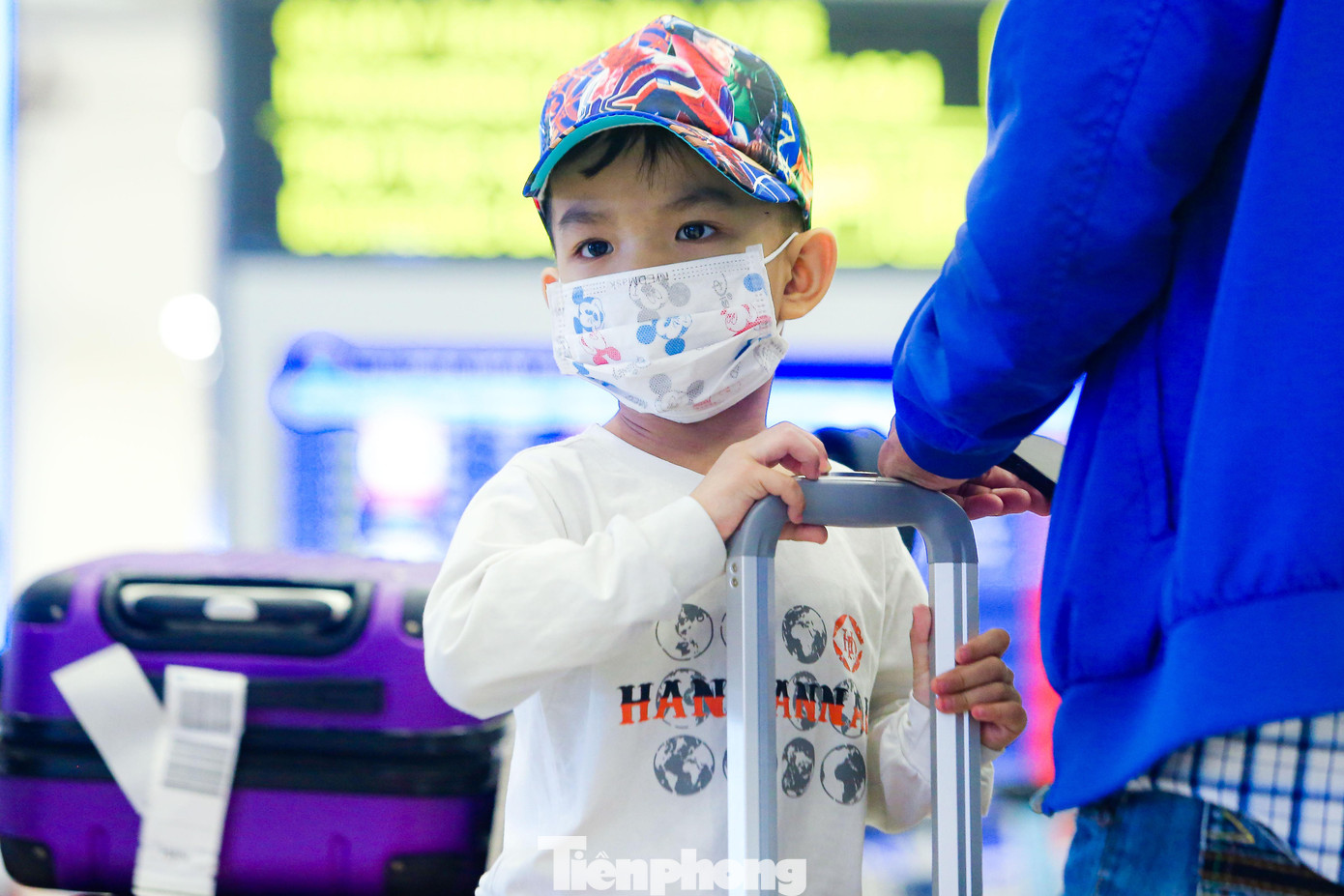 Cơ quan chức năng cũng khuyến cáo người dân nên có kế hoạch đi sớm để làm thủ tục, tránh bị trễ chuyến.