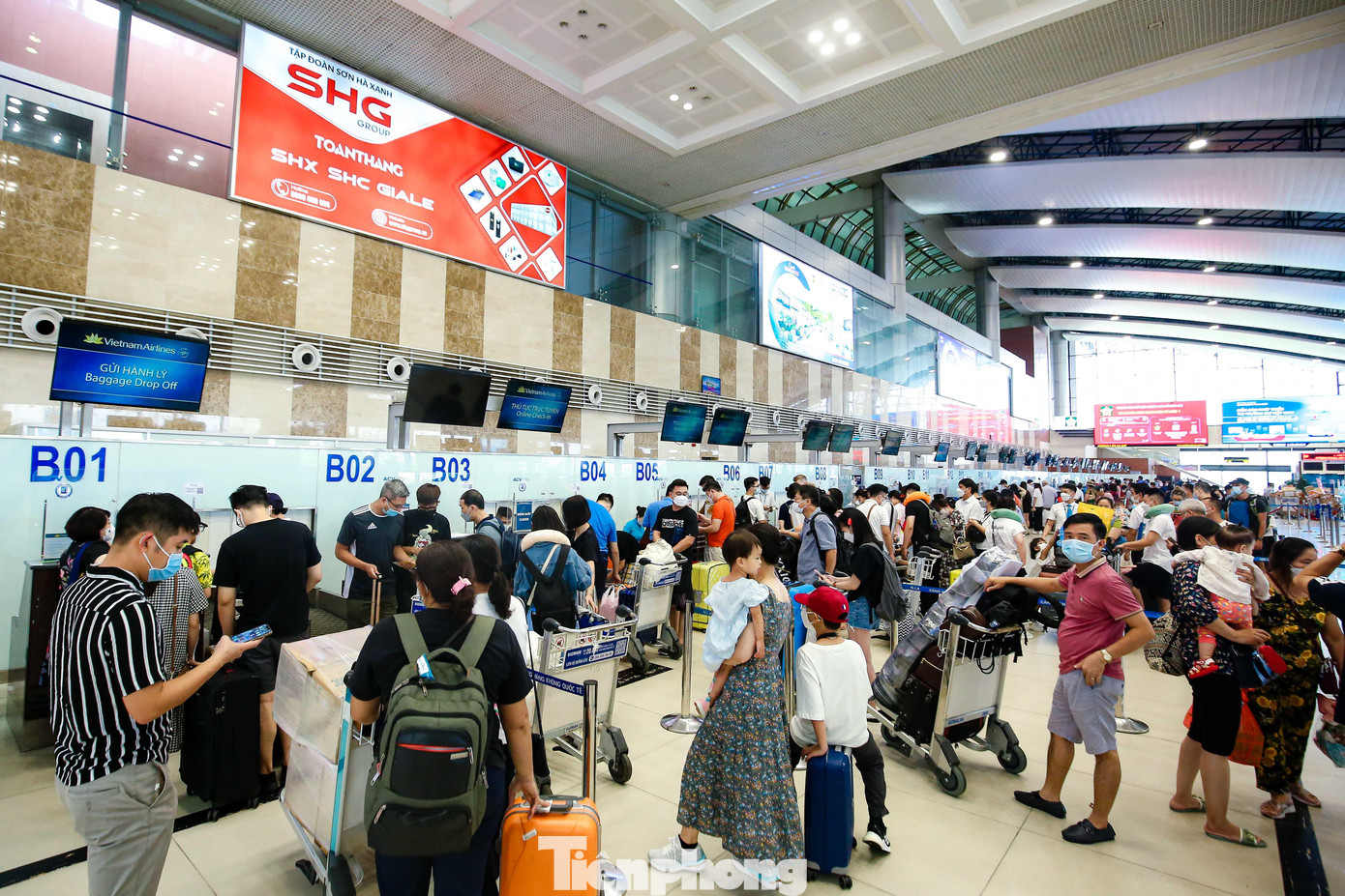 Trong ngày 2/9, có 10 khung giờ cao điểm nội địa đi, gồm 04 khung giờ buổi sáng (06h-07h, 07h-8h, 08h-9h, 10h-11h) và 06 khung giờ buổi chiều, liên tục từ 12h-18h, mỗi khung giờ có hơn 2 ngàn khách đi từ Cảng.