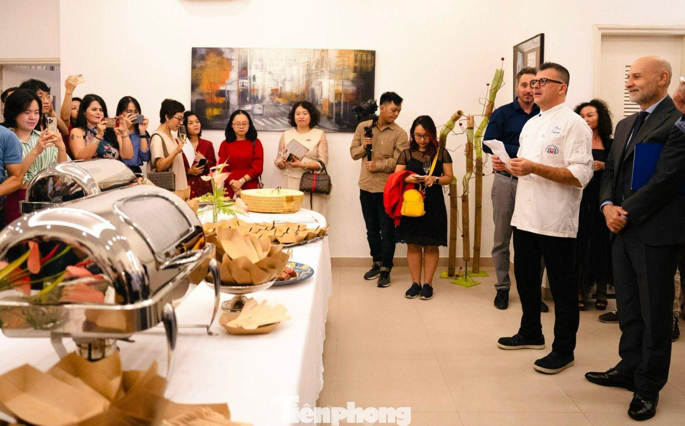 Hằng năm, nước Ý tổ chức "Tuần lễ ẩm thực Ý" tại Việt Nam và nhiều quốc gia trên thế giới với mong muốn quảng bá các món ăn và sản phẩm của quốc gia này.