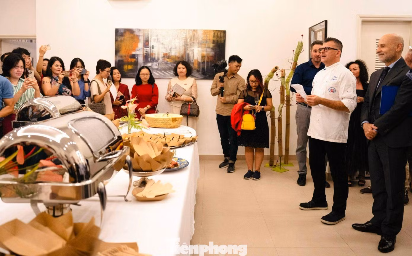 Hằng năm, nước Ý tổ chức "Tuần lễ ẩm thực Ý" tại Việt Nam và nhiều quốc gia trên thế giới với mong muốn quảng bá các món ăn và sản phẩm của quốc gia này.