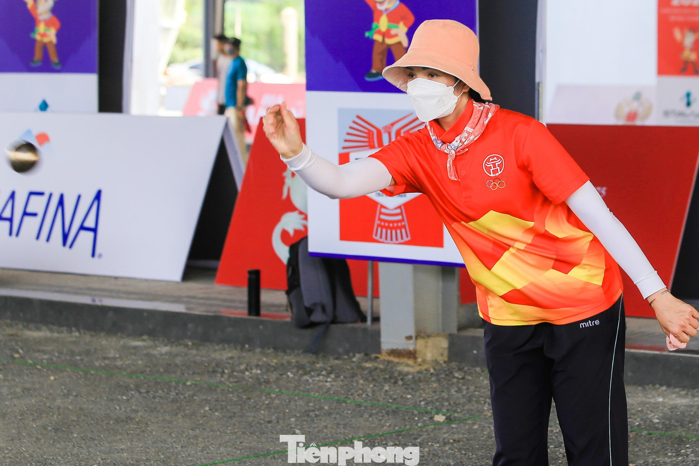 Với môn thi đấu bi sắt, vận động viên nào có viên bi gần với bi điểm nhất được công nhận là thắng điểm. Các trận thi đấu đến 13 điểm.