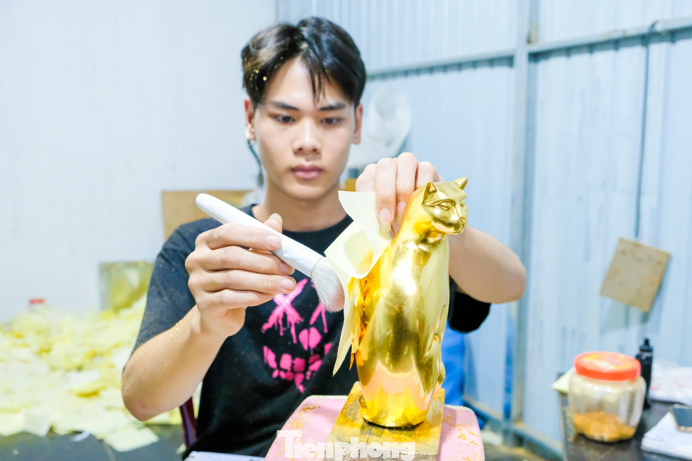 Các tác phẩm mèo dát vàng 24k này sau khi hoàn thiện đều có giấy chứng nhận giám định đá quý và vàng của trung tâm kiểm định vàng bạc, đá quý.