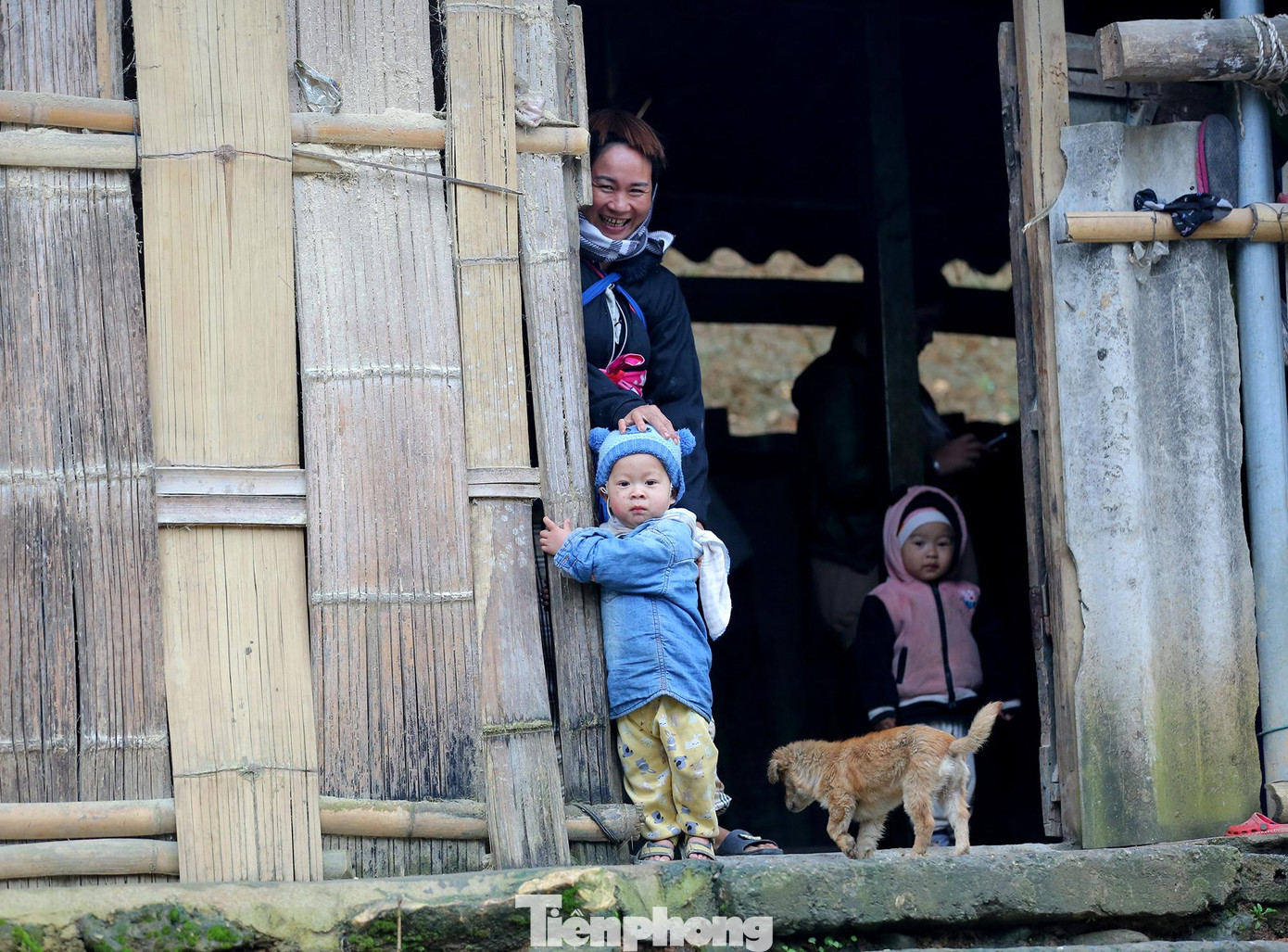 Nhiệt độ ghi nhận trong ngày 20/2 tại Bát Xát... đã chạm mức 0 độ C, dự báo những ngày tới tiếp tục xuống thấp hơn gây rét đậm rét hại và xuất hiện băng giá.