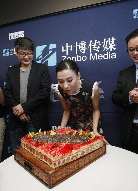 Trương Bá Chi đón sinh nhật ở Cannes