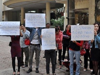 Nhân viên S-Fone đòi nợ lương