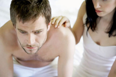 Đấng mày râu nên chia sẻ những "trục trặc" với người bạn đời của mình. Ảnh minh họa. Đấng mày râu nên chia sẻ những