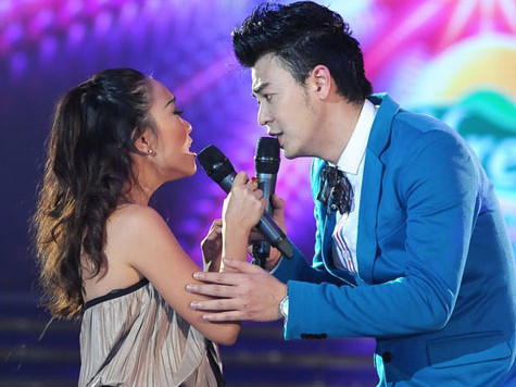 Tuấn Tú và Đoan Trang hát Chỉ có đôi ta. Tuấn Tú và Đoan Trang hát Chỉ có đôi ta