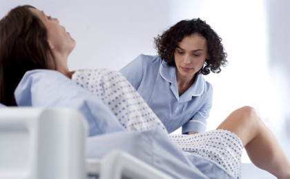 Nhiều sản phụ sợ hãi khi đi đẻ bị bác sĩ mắng