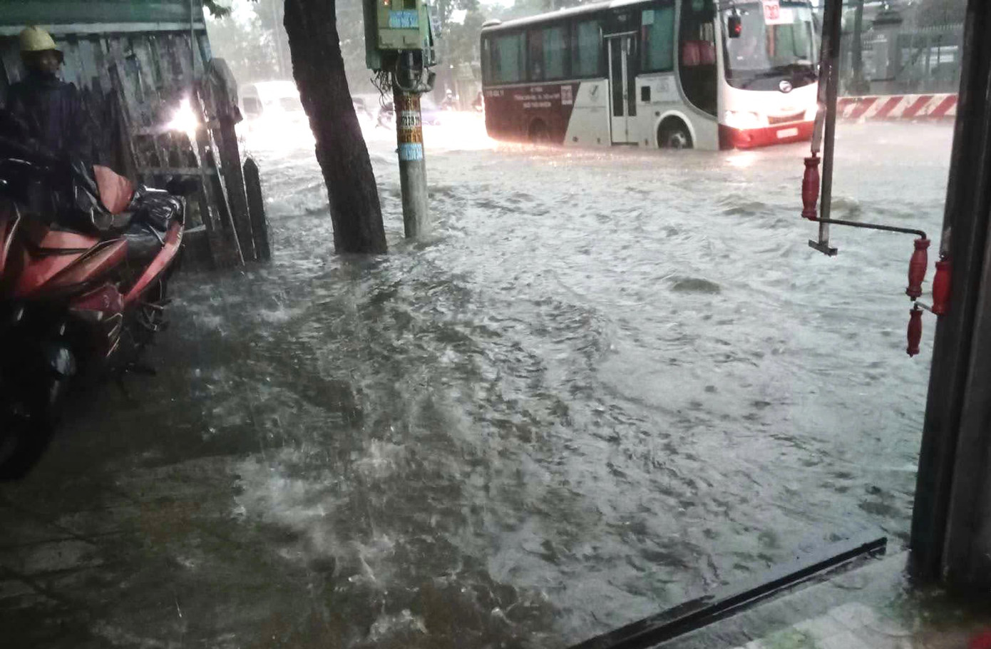 Đường Nguyễn Thị Minh Khai (đoạn phường Phú Hòa, TP. Thủ Dầu Một) vào sáng nay. Đường Nguyễn Thị Minh Khai (đoạn phường Phú Hòa, TP. Thủ Dầu Một) vào sáng nay.