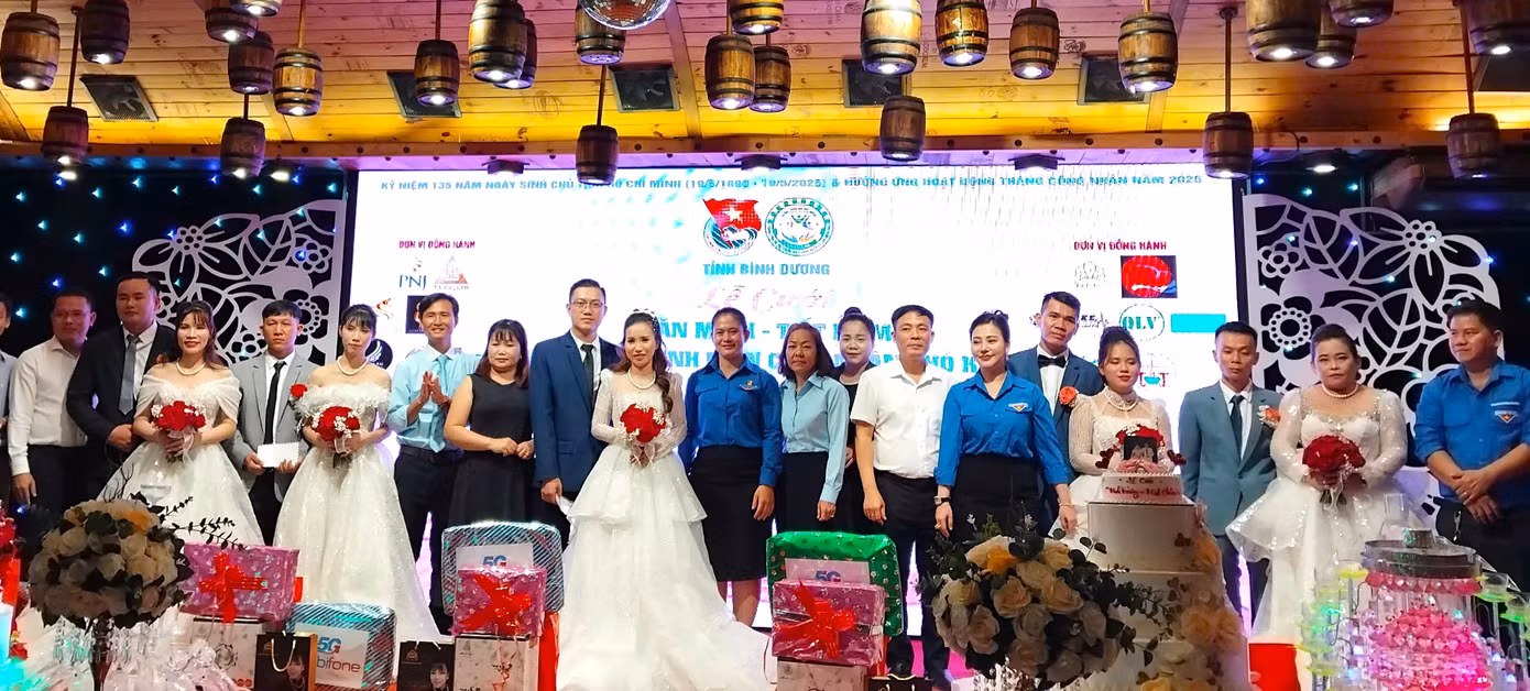 Lễ cưới cho 5 cặp đôi là thanh niên công nhân