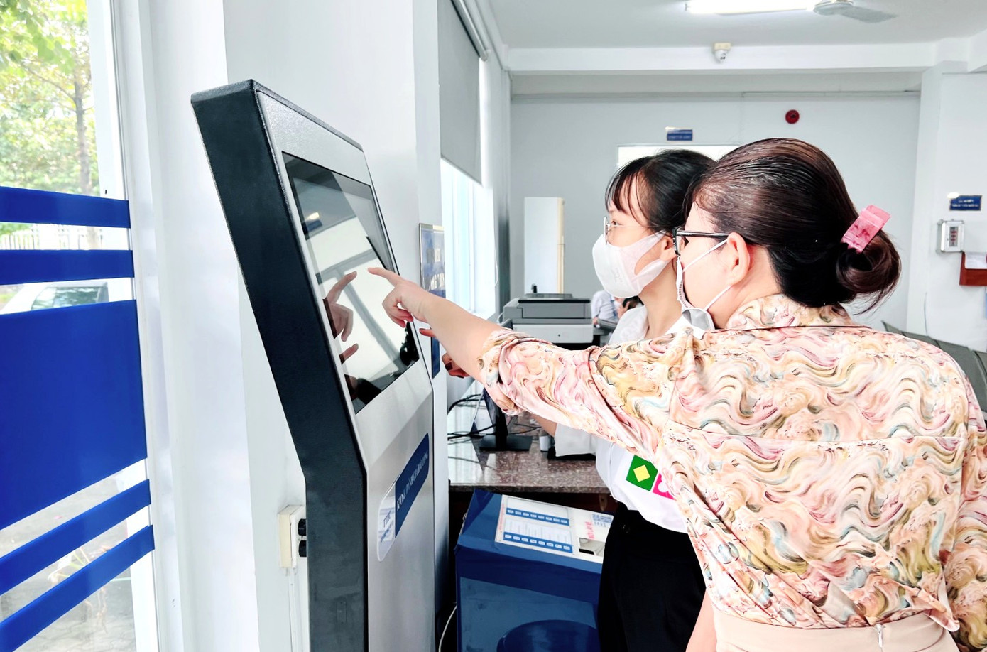 Bình Dương đề nghị rút ngắn thời gian giải quyết thủ tục hành chính từ 30% đến 50% so với hiện tại nhằm hỗ trợ tối đa cho người dân, doanh nghiệp. Bình Dương đề nghị rút ngắn thời gian giải quyết thủ tục hành chính từ 30% đến 50% so với hiện tại nhằm hỗ trợ tối đa cho người dân, doanh nghiệp.