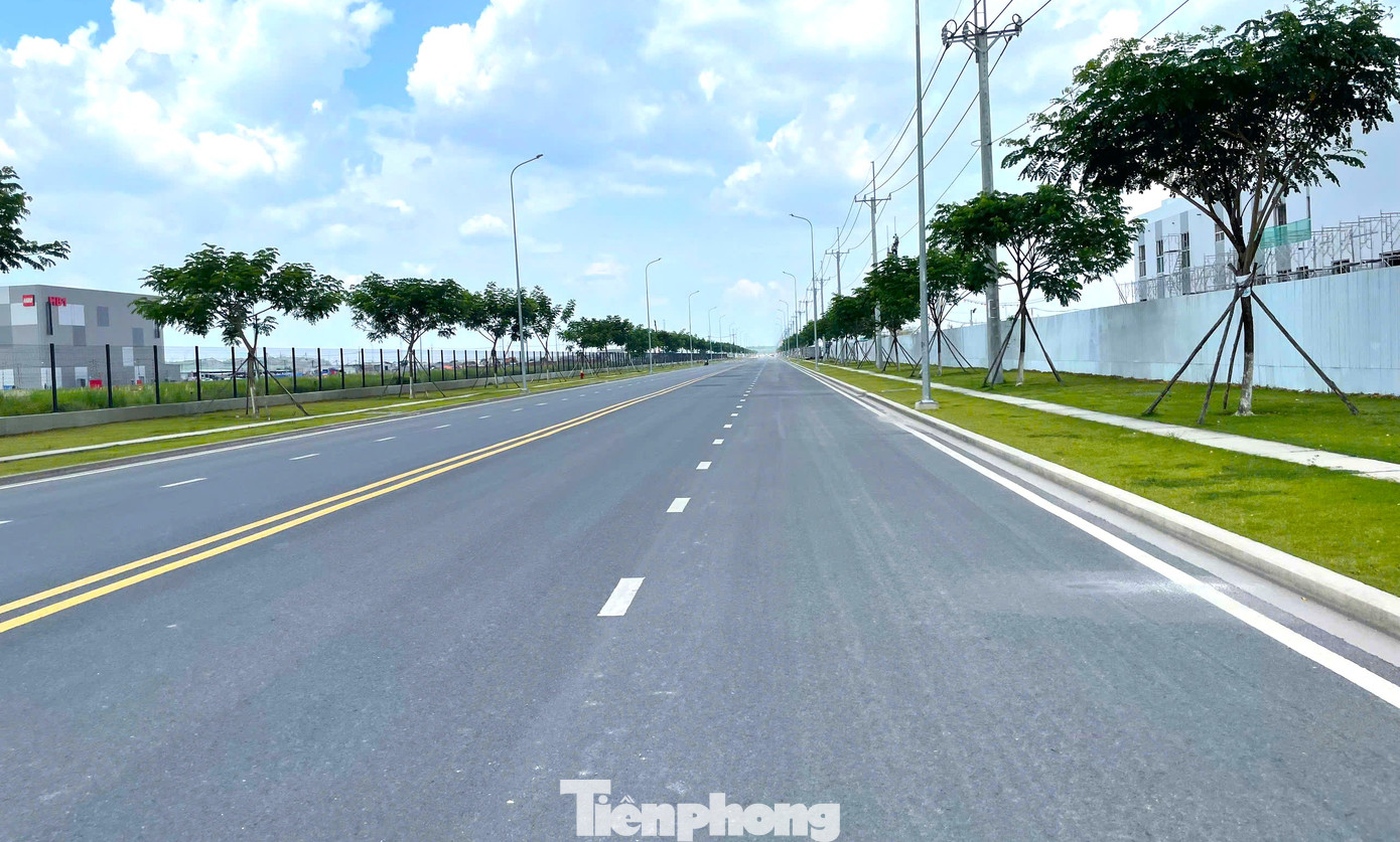 Trong quá trình xây dựng, đã có hơn 30 công ty vốn đầu tư nước ngoài quan tâm tìm hiểu phát triển sản xuất, với số vốn 1,8 tỷ USD. Hiện tại, KCN này đã thu hút được 8 dự án với tổng vốn đầu tư trên 1,6 tỷ USD. Trong đó, nổi bật là dự án quy mô 1,3 tỷ USD của Tập đoàn LEGO và nhà máy chế tác trang sức trị giá 150 triệu USD của thương hiệu thời trang Pandora.