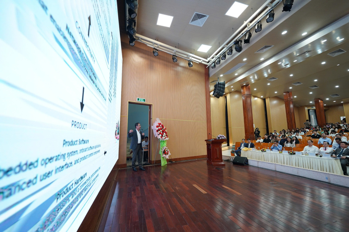 Ông Phan Thanh Sơn - Phó chủ tịch, Giám đốc Phát triển kinh doanh Khối Doanh nghiệp FPT IS, Tập đoàn FPT Ông Phan Thanh Sơn - Phó chủ tịch, Giám đốc Phát triển kinh doanh Khối Doanh nghiệp FPT IS, Tập đoàn FPT