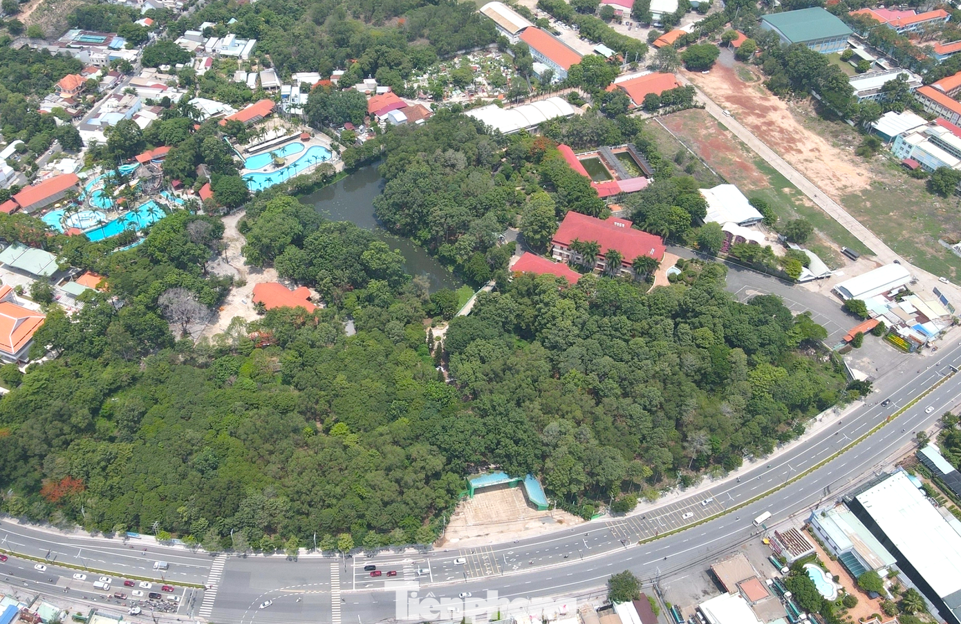 Công viên Thủ Dầu Một tọa lạc tại phường Hiệp Thành (TP. Thủ Dầu Một) có quy mô đến 26 ha, lớn nhất tại tỉnh Bình Dương.