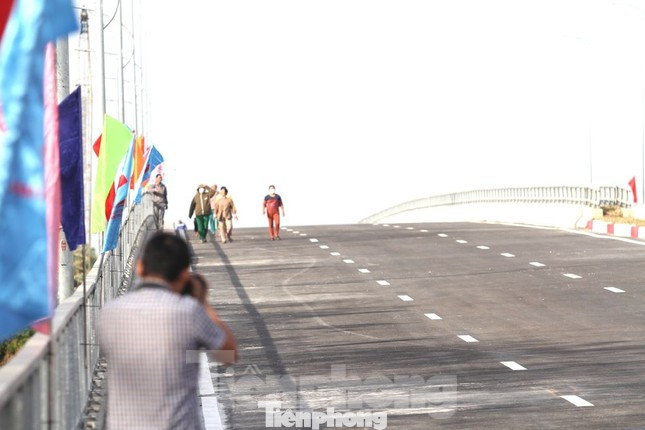 Ngày 8/5, HĐND tỉnh Bình Dương ban hành Nghị quyết số 35 về việc đặt tên cầu thuộc công trình xây dựng đường và cầu kết nối tỉnh Bình Dương và tỉnh Tây Ninh. Theo đó, đặt tên cầu là cầu Bình Tây. Ngày 8/5, HĐND tỉnh Bình Dương ban hành Nghị quyết số 35 về việc đặt tên cầu thuộc công trình xây dựng đường và cầu kết nối tỉnh Bình Dương và tỉnh Tây Ninh. Theo đó, đặt tên cầu là cầu Bình Tây.