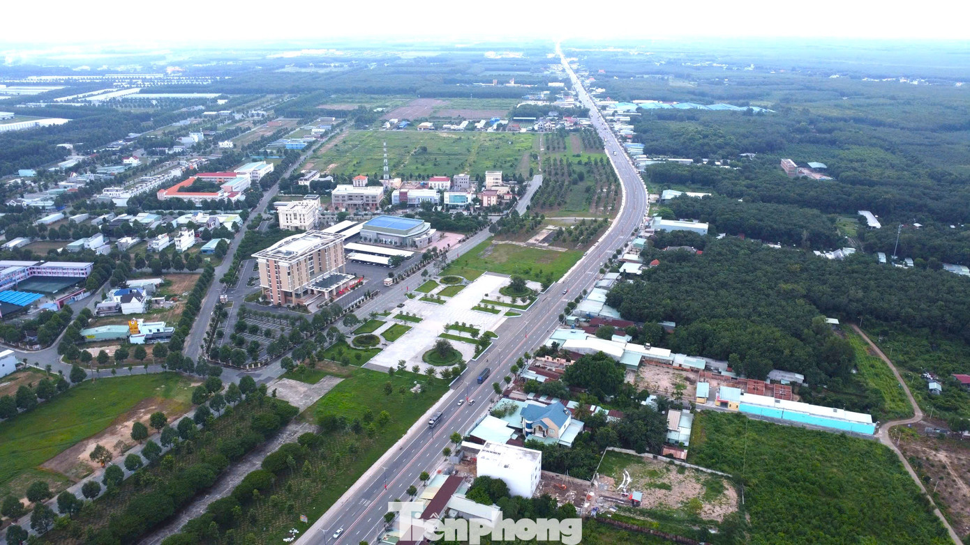 Khu công nghiệp Cây Trường và Bàu Bàng mở rộng được xây dựng tại huyện Bàu Bàng, thu hút đầu tư công nghiệp xanh, thân thiện môi trường