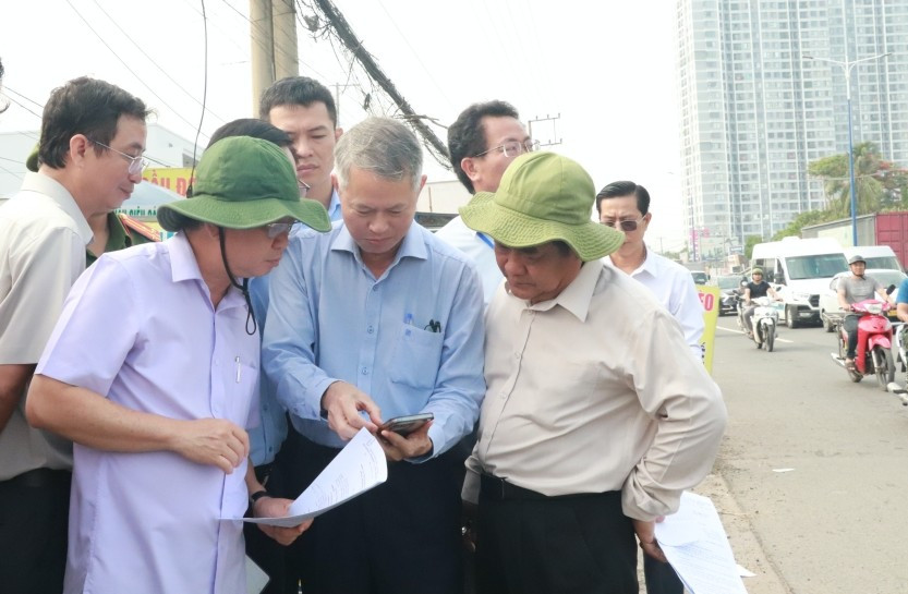 Lãnh đạo tỉnh Bình Dương khảo sát tại các vị trí thường xuyên xảy ra ngập úng Lãnh đạo tỉnh Bình Dương khảo sát tại các vị trí thường xuyên xảy ra ngập úng