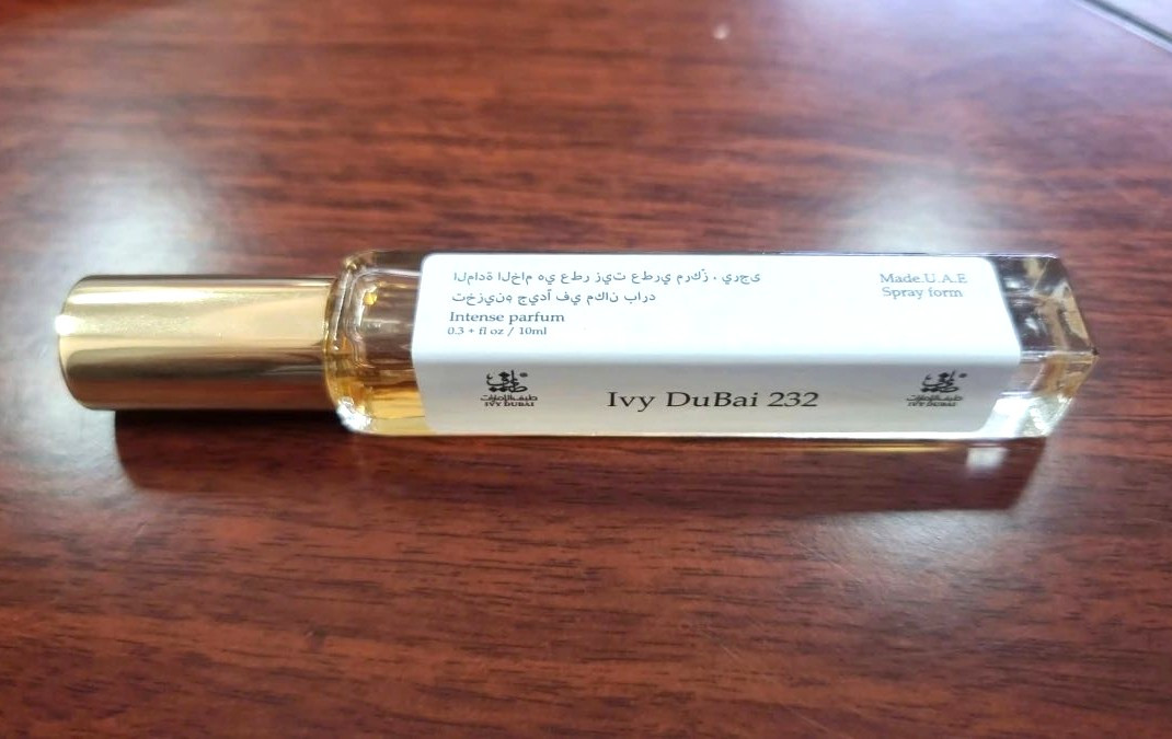 Một lọ nước hoa thành phẩm, bán ra thị trường với mác hàng nhập khẩu Một lọ nước hoa thành phẩm, bán ra thị trường với mác hàng nhập khẩu