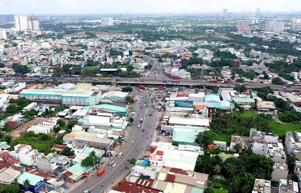 Tuyến Metro số 2 (Bình Dương) dài hơn 23km, chạy dọc quốc lộ 13 đấu nối trực tiếp vào ga Hiệp Bình Phước của tuyến Metro 3B (TPHCM)