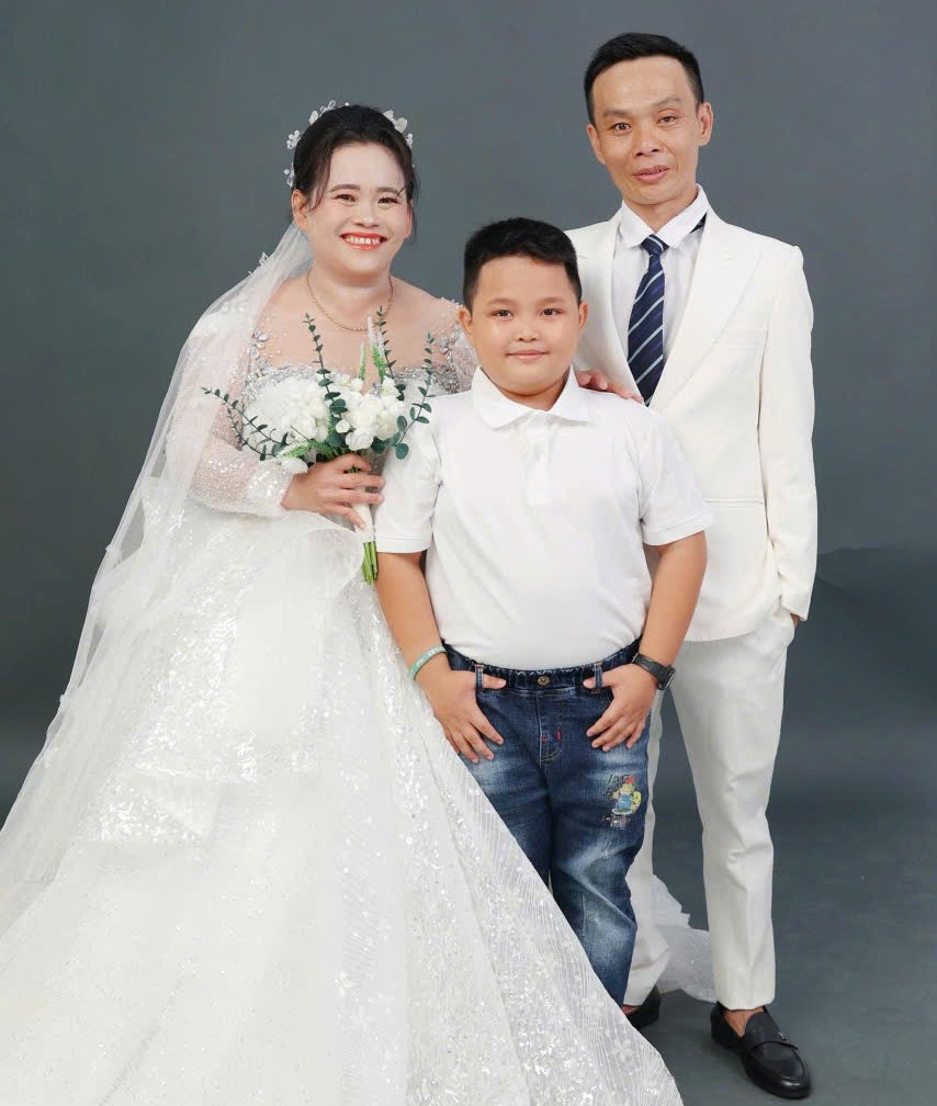 Vợ chồng anh Vềnh, chị An và con trai