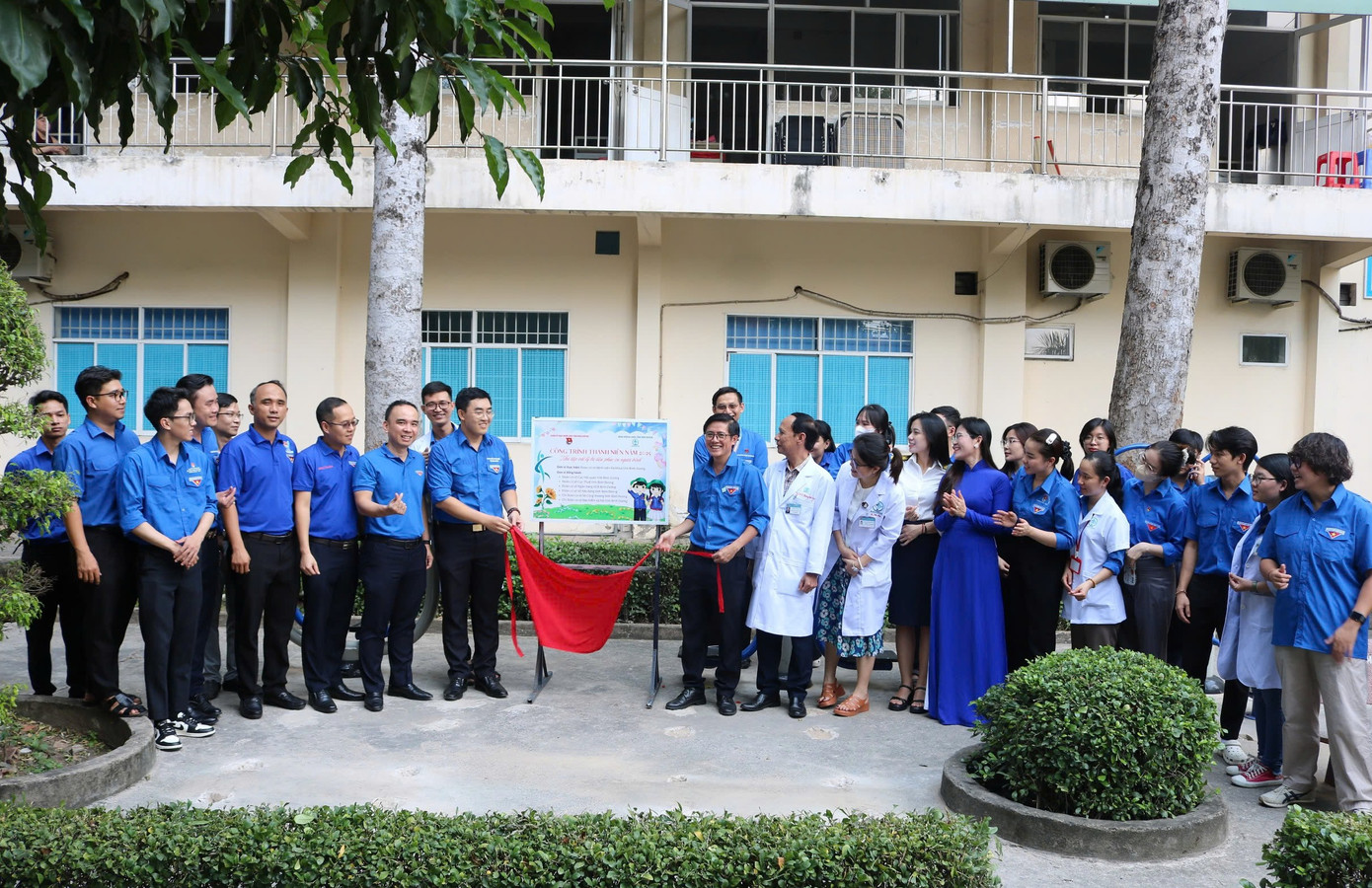 Khánh thành công trình “Khu tập vật lý trị liệu ngoài trời phục vụ người bệnh” Khánh thành công trình “Khu tập vật lý trị liệu ngoài trời phục vụ người bệnh”