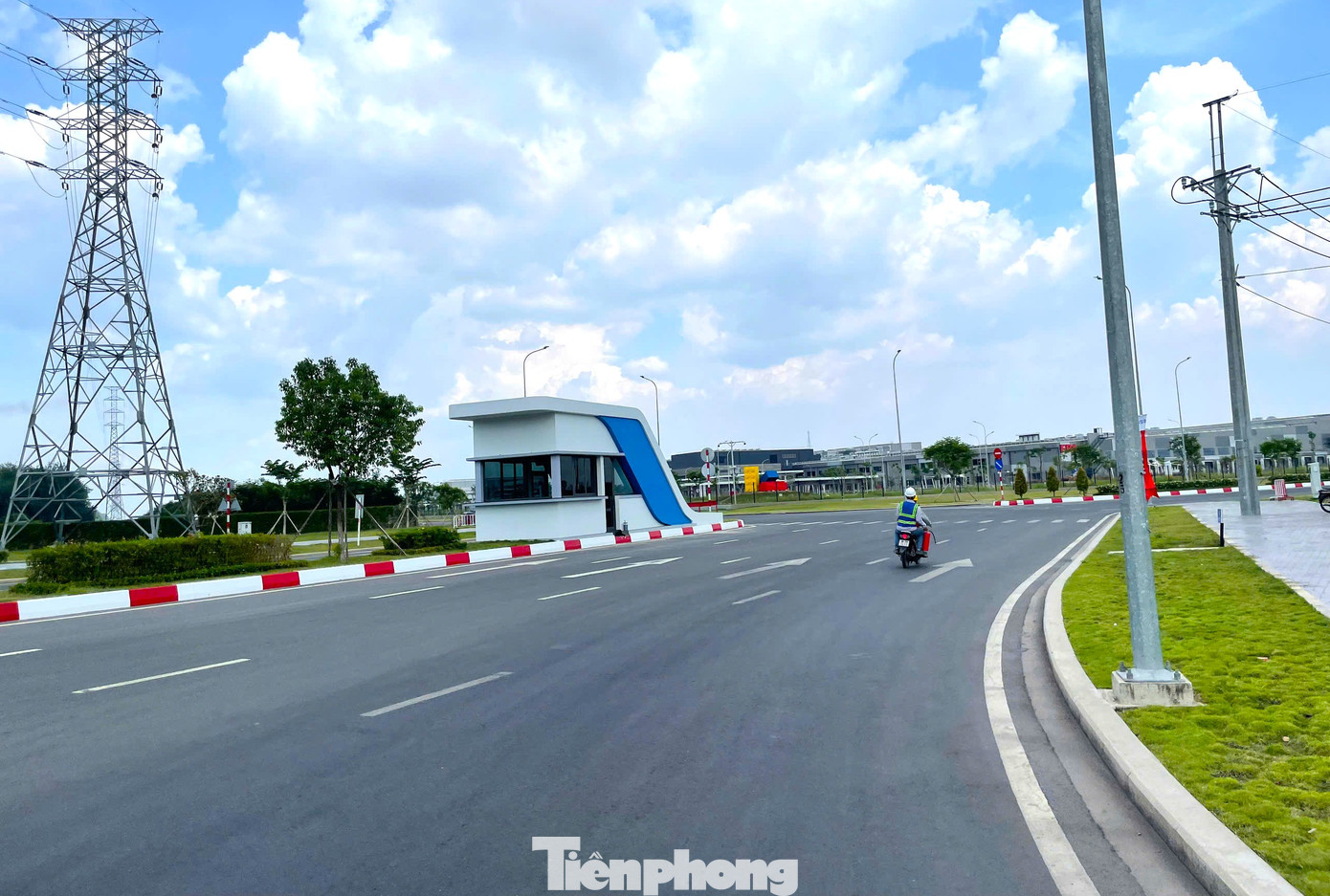 KCN VSIP 3 hơn 1.000ha (10 km2) được khởi công vào năm 2022 thuộc địa bàn thành phố Tân Uyên và huyện Bắc Tân Uyên (Bình Dương). Dự án có tổng vốn đầu tư gần 14.000 tỷ đồng.