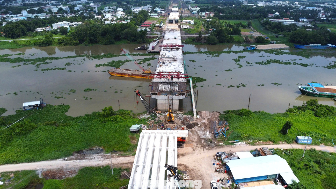 Bình Gởi là một trong những cây cầu vượt sông Sài Gòn kết nối tỉnh Bình Dương và TPHCM và là một thành phần thuộc dự án đường Vành đai 3 TPHCM. Bình Gởi là một trong những cây cầu vượt sông Sài Gòn kết nối tỉnh Bình Dương và TPHCM và là một thành phần thuộc dự án đường Vành đai 3 TPHCM.