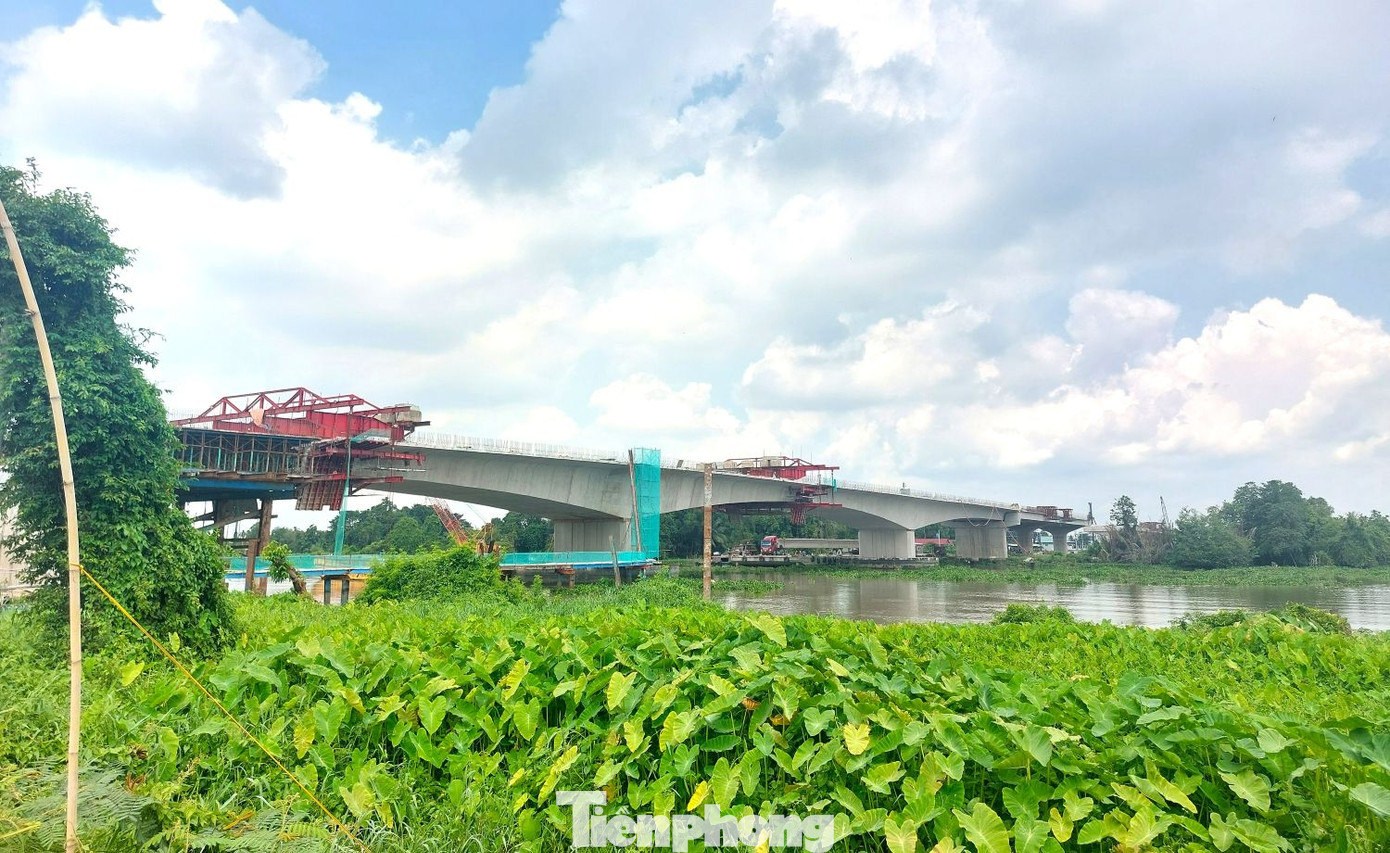 Cầu Bình Gởi nối 2 bờ sông Sài Gòn giữa xã An Sơn (thành phố Thuận An, tỉnh Bình Dương) và xã Bình Mỹ (huyện Củ Chi, TPHCM). Cầu Bình Gởi nối 2 bờ sông Sài Gòn giữa xã An Sơn (thành phố Thuận An, tỉnh Bình Dương) và xã Bình Mỹ (huyện Củ Chi, TPHCM).