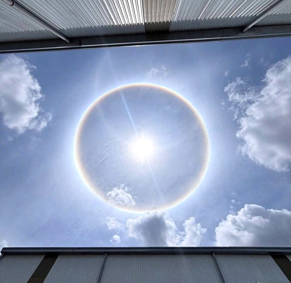 Hình ảnh mặt trời trưa nay được người dân tại tỉnh Bình Phước chụp lại Hình ảnh mặt trời trưa nay được người dân tại tỉnh Bình Phước chụp lại