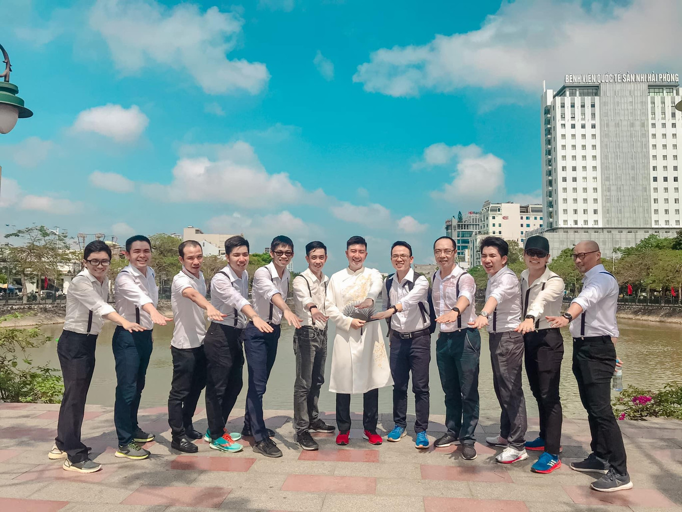 Với khẩu hiệu “Chạy vui vẻ, chạy hạnh phúc”, HPR được thành lập 2017 và tới nay đã phát triển lên tới 1.200 thành viên online và khoảng hơn 160 thành viên offline. Các thành viên của HPR luôn nổi bật trên đường chạy tại các giải chạy phong trào tại Việt Nam, với những màn cosplay ấn tượng.