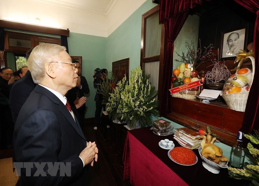 Tổng Bí thư Nguyễn Phú Trọng đã đến dâng hương tưởng niệm Chủ tịch Hồ Chí Minh tại Nhà 67, Khu di tích Chủ tịch Hồ Chí Minh trong Phủ Chủ tịch.