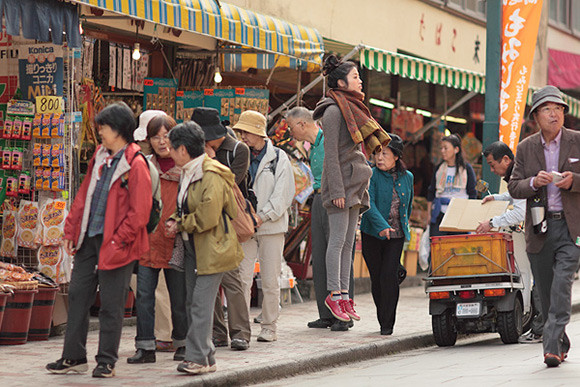 Bay giữa phố đông