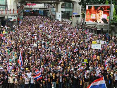 Sau thời gian vắng mặt, bà Yingluck Shinawatra đã quay lại thủ đô Bangkok rạng sáng đầu năm mới. Sau thời gian vắng mặt, bà Yingluck Shinawatra đã quay lại thủ đô Bangkok rạng sáng đầu năm mới.