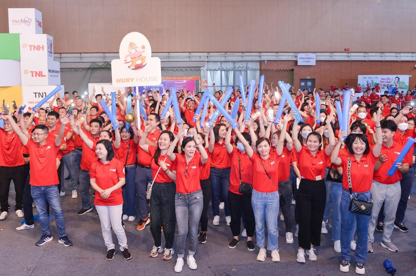 Cán bộ nhân viên TNG Holdings Vietnam cháy hết mình cùng nhau tại sự kiện TNGMei 2022