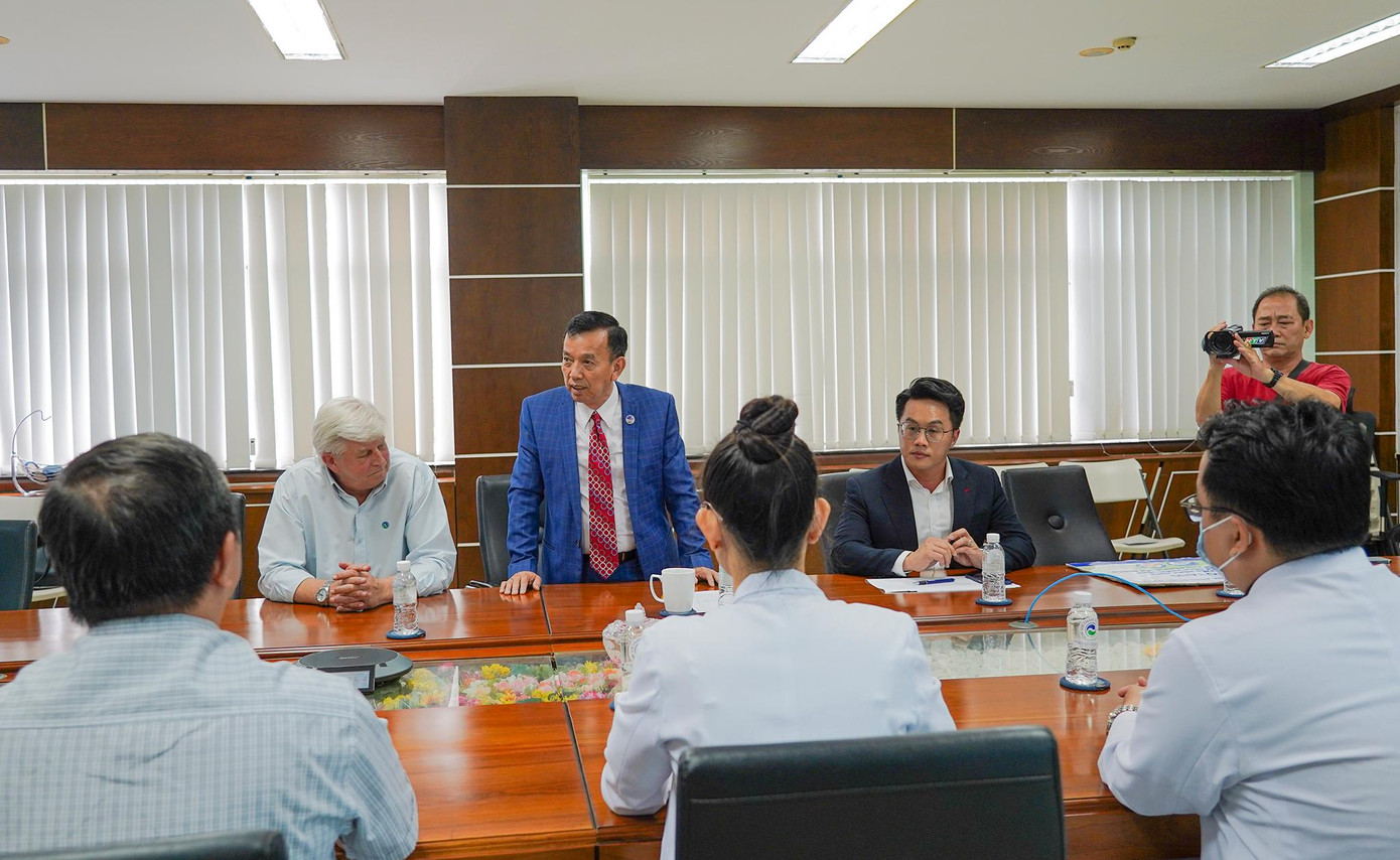 Ông David Dương gửi lời cám ơn đến các y bác sĩ, những người trong tuyến đầu chống dịch Ông David Dương gửi lời cám ơn đến các y bác sĩ, những người trong tuyến đầu chống dịch