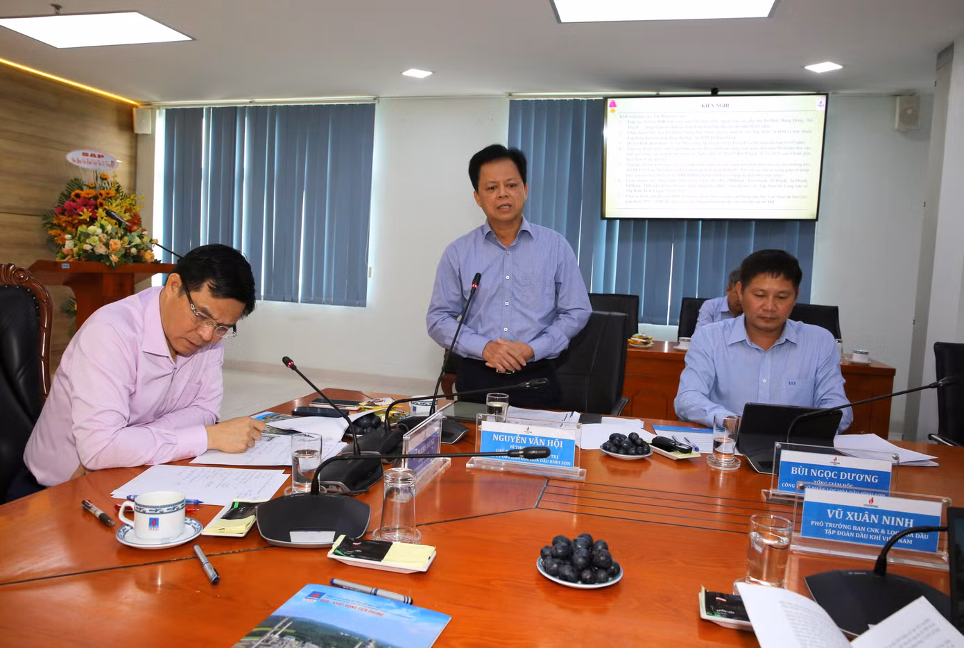 Chủ tịch HĐQT BSR Nguyễn Văn Hội báo cáo một số nội dung liên quan đến cung ứng dầu thô cho NMLD Dung Quất