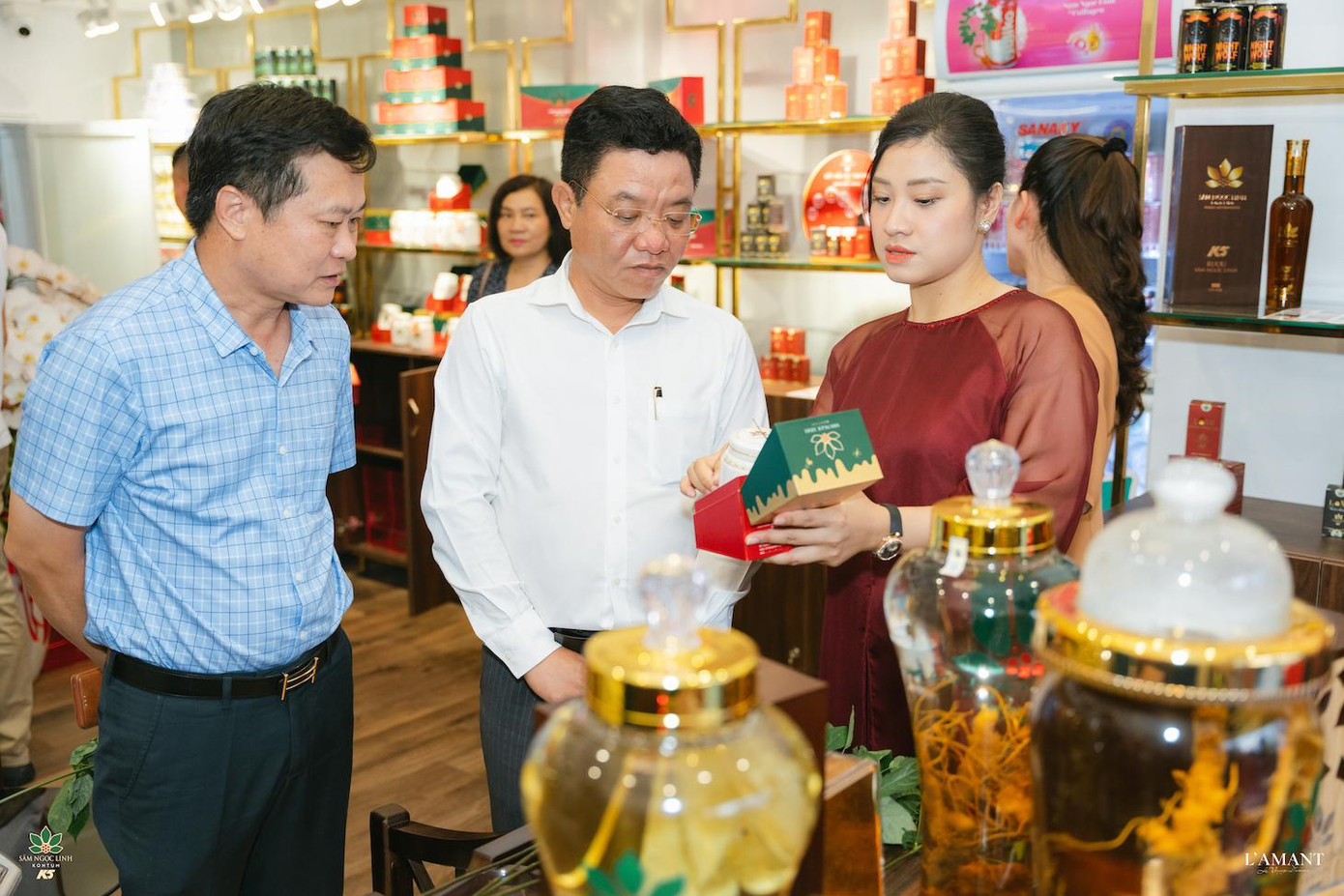 Các sản phẩm ở những showroom đều rất đa dạng, chất lượng Các sản phẩm ở những showroom đều rất đa dạng, chất lượng