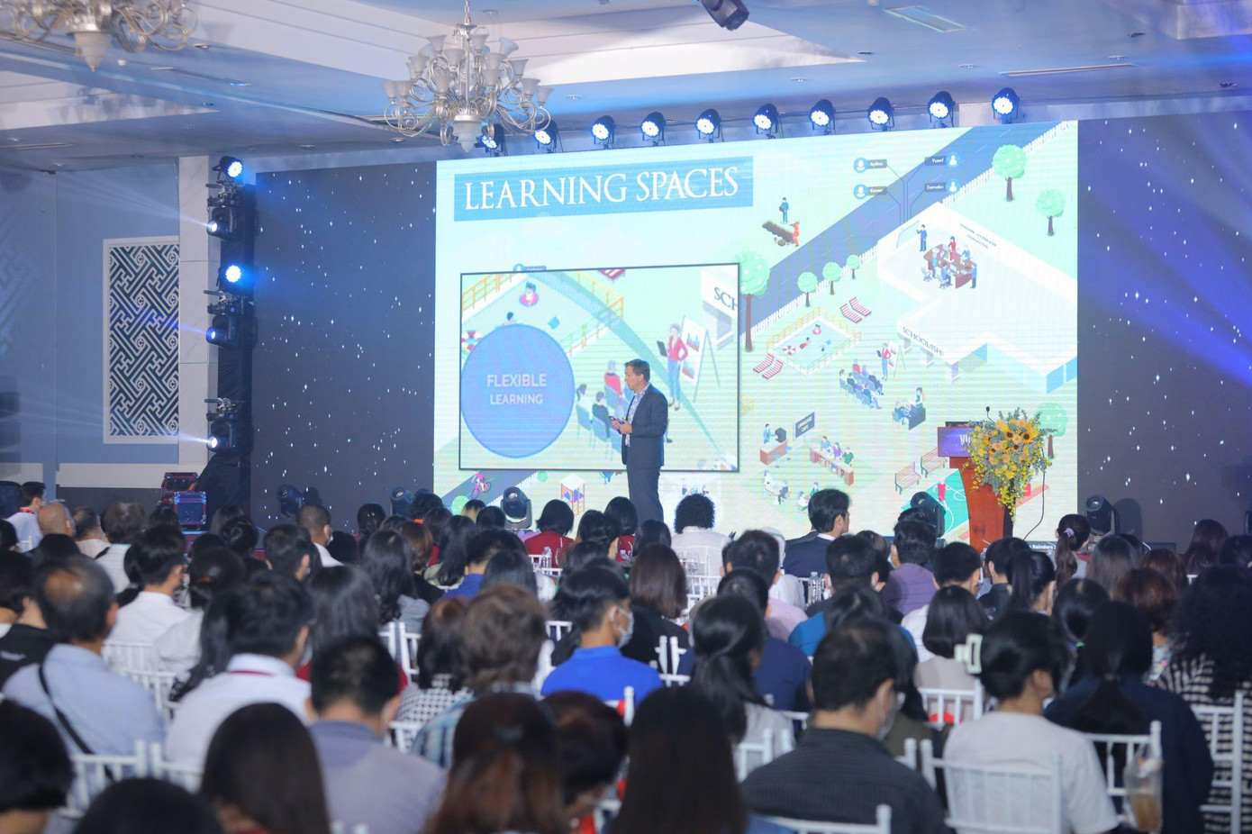 Tiến sỹ Hayo Reinders - diễn giả đến từ Oxford University Press trong phiên thảo luận về “Tương lai ngành Giảng dạy tiếng Anh: Hướng đi từ hiện tại”