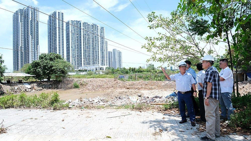 Lãnh đạo PTC1 kiểm tra khoảng cột 56-57 đường dây 220kV Tây Hà Nội – Chèm Lãnh đạo PTC1 kiểm tra khoảng cột 56-57 đường dây 220kV Tây Hà Nội – Chèm