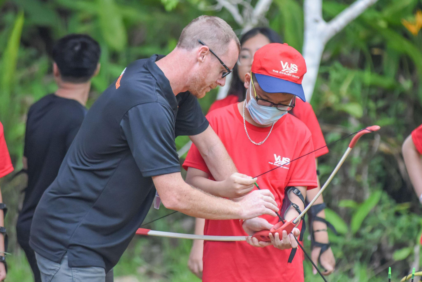 Để đảm bảo sự an toàn cũng như tạo môi trường giao tiếp 100% tiếng Anh, trại hè Summer Edutainment Camp 2022 tại Madagui được VUS kết hợp với đối tác quốc tế AsiaMotions. Mỗi hoạt động đều được đánh giá rủi ro và có quy trình khẩn cấp riêng. Tất cả chuyên viên đồng hành với trại sinh đều có chứng chỉ sơ cấp cứu và đào tạo chuyên nghiệp về các hoạt động dã ngoại.